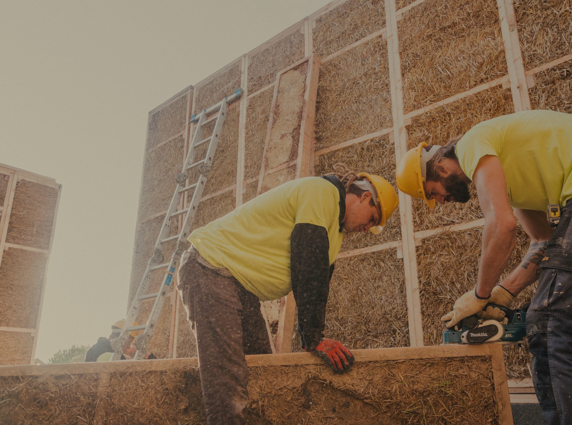 Budowa domu z&nbsp;gliny? Budowa domu ze&nbsp;słomy? Budowanie naturalne?